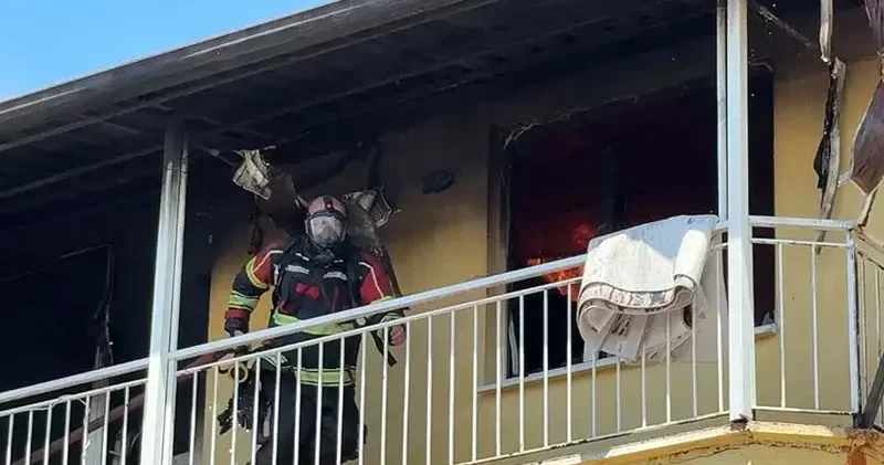 Aydın a binada çıkan yangın, bitişikteki iki binaya daha sıçradı