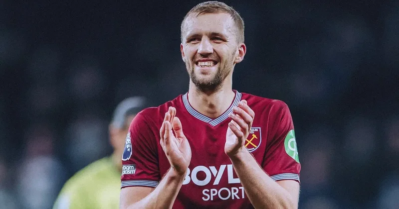 Orta sahaya kule gibi takviye! Premier Lig de küme düşünce Okan Buruk listesine aldı