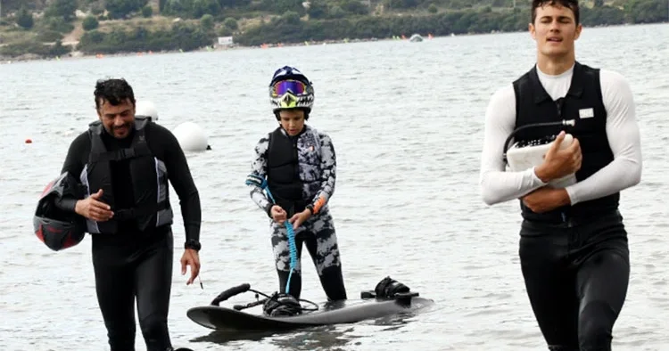 Altuğ erkeklerinin Çeşme çıkarması!