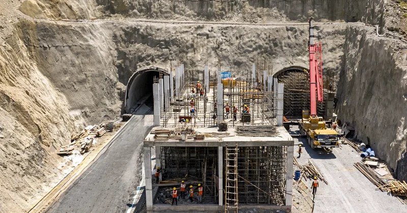 3 bin metre yüksekliğindeki dağları deldiler: 3,5 saatlik yol 15 dakikaya düştü Sözcü Gazetesi