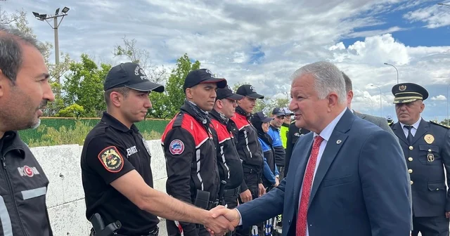 Aksaray da Vali Murat Duru, uygulama noktasında vatandaşlarla bayramlaştı Aksaray Haberleri