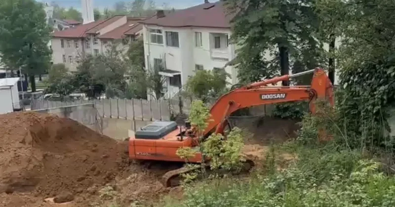 Düzce’de inşaat alanında toprak kaydı, bina sakinleri sokağa döküldü