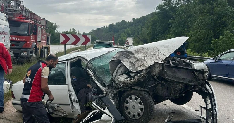 Tokat ta otomobil ile kamyonet çarpıştı