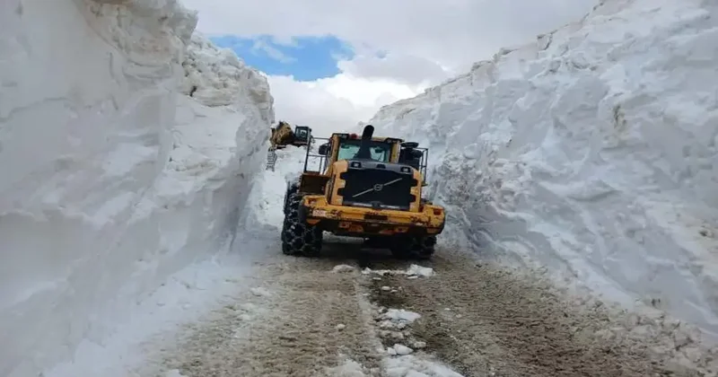 Görüntüler Türkiye den! Mayıs ayında kar kalınlığı 6 metre