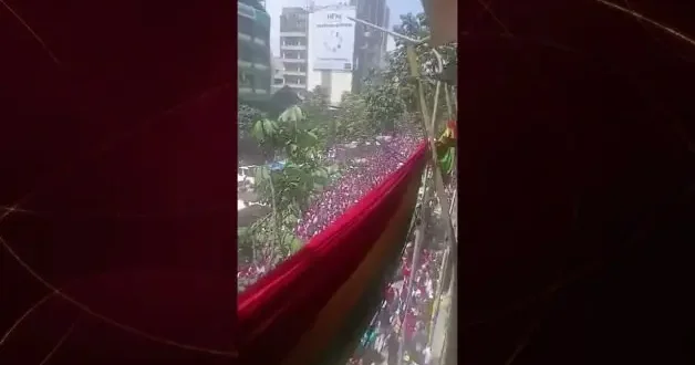 1 milyon kişi Arsenal için sokağa döküldü