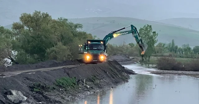 Karasu Nehri nde sedde yükseltme çalışmaları sürüyor Erzincan Haberleri