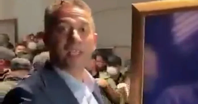 CHP’li Ali Mahir Başarır genel merkezden çıkarken yaptığı şovuna Atatürk’ü alet etti VİDEO İZLE