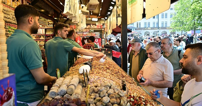 Bayram alışverişi için Tarihi Yarımada’ya akın ettiler Sözcü Gazetesi