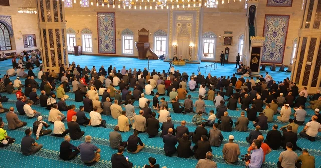 Kahramanmaraş taki okul saldırısında hayatını kaybedenler için mevlit programı düzenlendi Acılı baba: Bu millet çocuklarımızı ve öğretmenimizi bağrına bastı Kahramanmaraş Haberleri