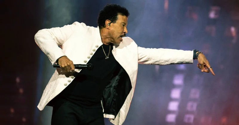 Lionel Richie sahnede rahatsızlanınca konseri yarıda kesti