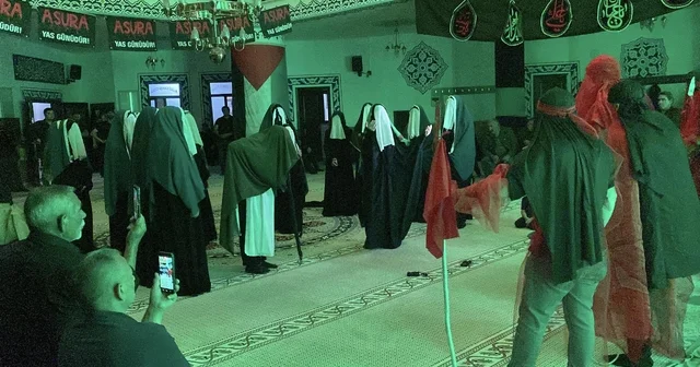 Kars ta yüzlerce kişi ağıtlar yakıp, sine vurarak Kerbela şehitlerini andı Kars Haberleri Habertürk Yerel Haberler