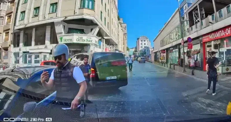 Beyoğlu’nda Çeneni kırarım sözleriyle tehdit eden şüpheli yakalandı; boksör olmadığı ortaya çıktı