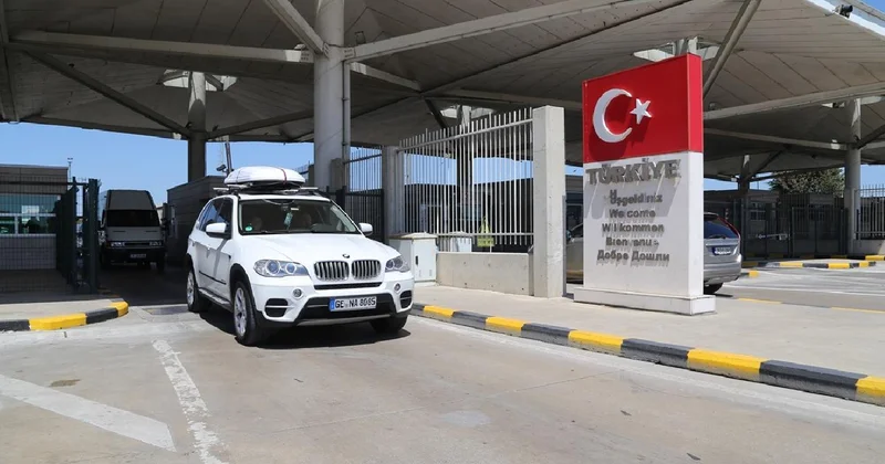 Gurbetçilerin vatan yolculuğu gümrük kapılarının dijitalleşmesiyle hızlandı