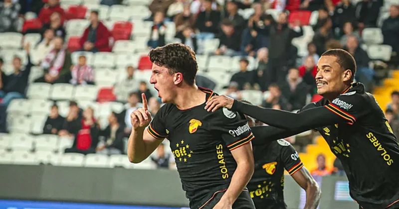 Göztepe de iki futbolcu için karar! Takımda kalacaklar...