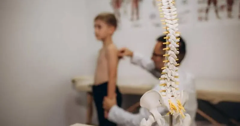 Skolyoz farkındalık etkinliğinde skolyoz kahramanı gençler mesaj verdi: Skolyoz omurgayı eğebilir hayallerimizi asla