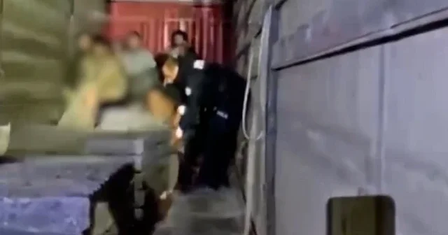 Sivas ta durdurulan iki tırda 27 kaçak göçmen yakalandı VİDEO İZLE