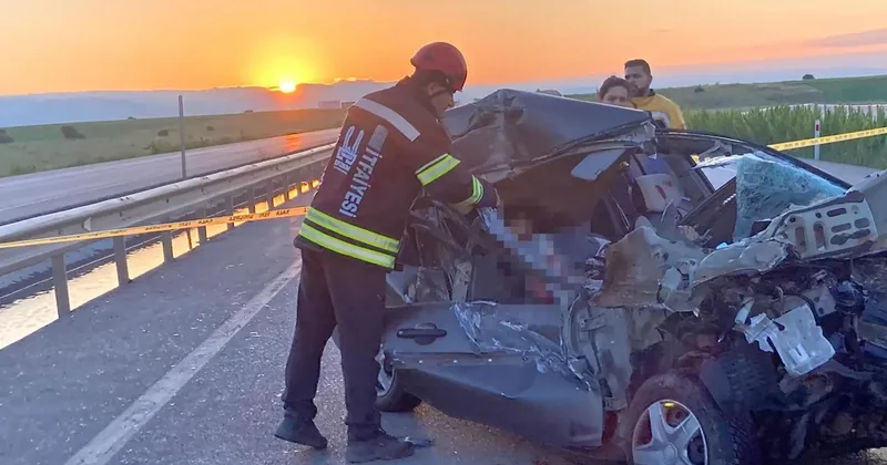 Otomobil, kiraz yüklü kamyonete çarptı: Ölü ve yaralılar var