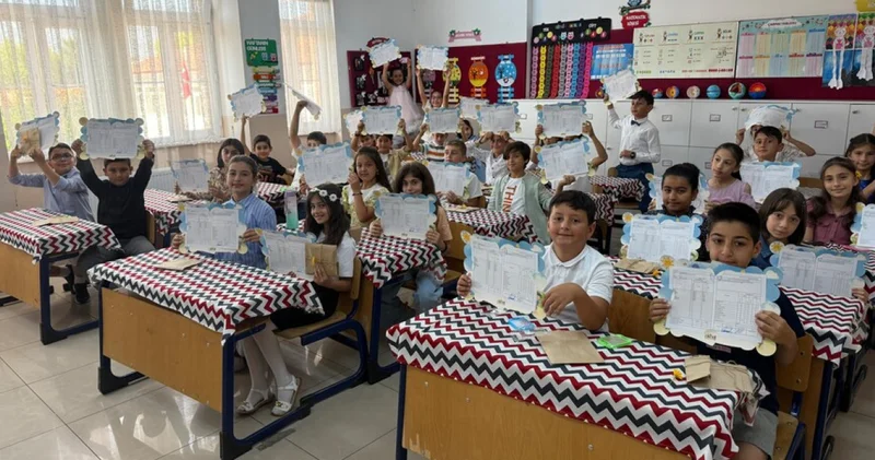 Okullarda yarın yaklaşık 18 milyon öğrenci için karne zili çalacak