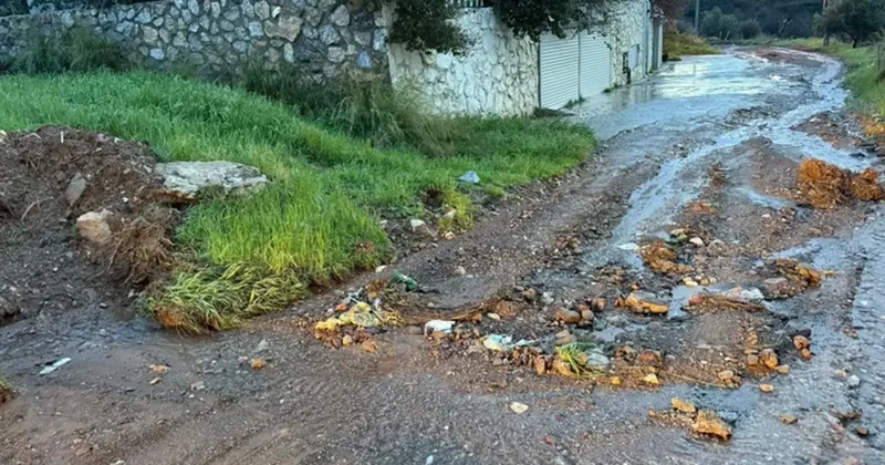 Datça da bu yola 1 yıldır greyder bile gelmiyor!
