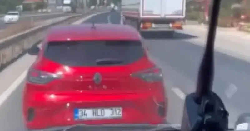 Silivri de ambulansa yol vermeyen sürücü kamerada