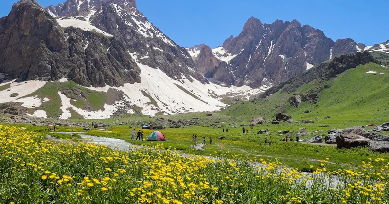Cennet Cehennem Vadisi ziyaretçilerine farklı mevsimleri bir arada yaşatıyor