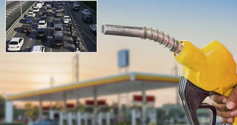 Petrol geriledi, pompaya yansıdı: Akaryakıtta düşüş sürecek mi? Brent 74 dolara indi, Türkiye’de fiyatlar yeniden güncellendi Ekonomi Haberleri