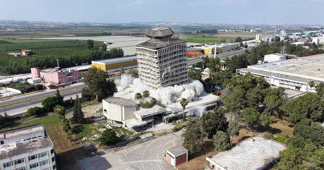 Çukobirlik in 48 yıllık 16 katlı hizmet binası, 420 kilogram dinamitle patlatılarak yıkıldı Adana Haberleri Habertürk Yerel Haberler