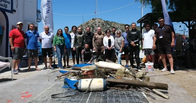Muğla nın Bodrum ilçesinde dalgıçlar deniz dibinden 250 kilogram atık çıkardı VİDEO İZLE