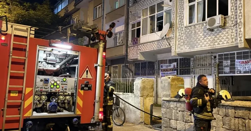 Kayseri’de 4 katlı binada yangın: Anne ve iki çocuğu dumandan etkilendi