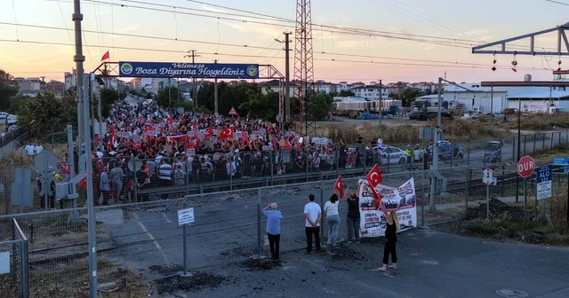7 kişinin öldüğü kazadan 4 yıl 9 ay sonra hemzemin geçit kapatıldı; mahalleli eylem yaptı Tekirdağ Haberleri Habertürk Yerel Haberler