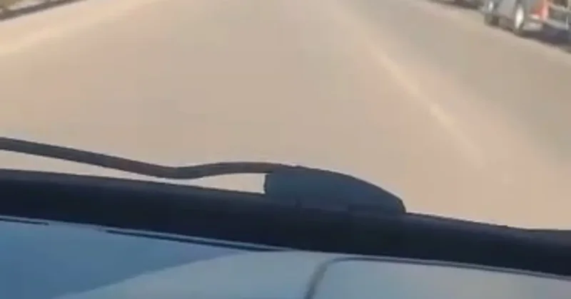 Otobanda kaza kamerada, kıl payıyla kazadan kurtuldu