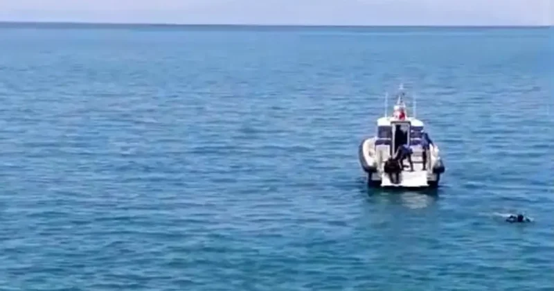 Otomobil Van Gölü’ne uçtu: Sürücü yaralı kurtarıldı