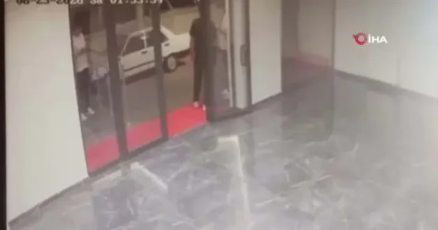 Kayseri de 1 kişinin öldüğü, 2 kişinin de yaralandığı bıçaklı kavganın görüntüleri ortaya çıktı