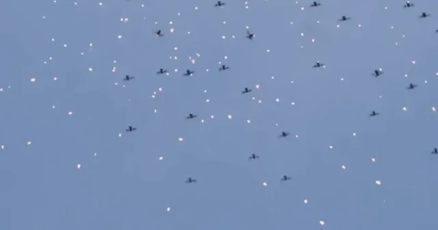 Geleceğin savaş senaryosu: Dron sürülerine karşı zorlu savunma tatbikatı VİDEO İZLE