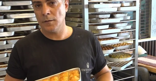 Gaziantep baklavasında ihracat yoğunluğu: Aylık talep 5 tonu geçiyor Avrupa ve Orta Doğu ülkelerine ayda 5 ton baklava gönderiliyor 1 kiloluk tepsi baklavalar hazırlanıyor, özel paketlerle ihraç ediliyor Gaziantep Haberleri Habertürk Yerel Haberler