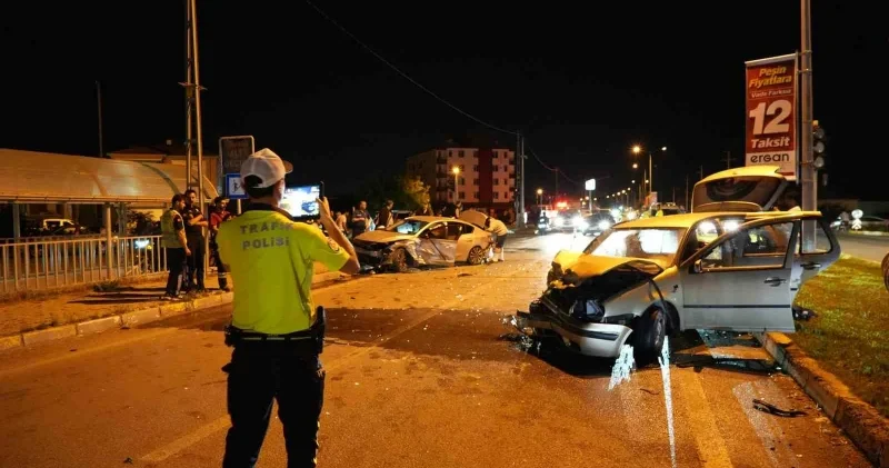 Kara yolunda araçlar çarpıştı: Beş yaralı Erzincan Haberleri