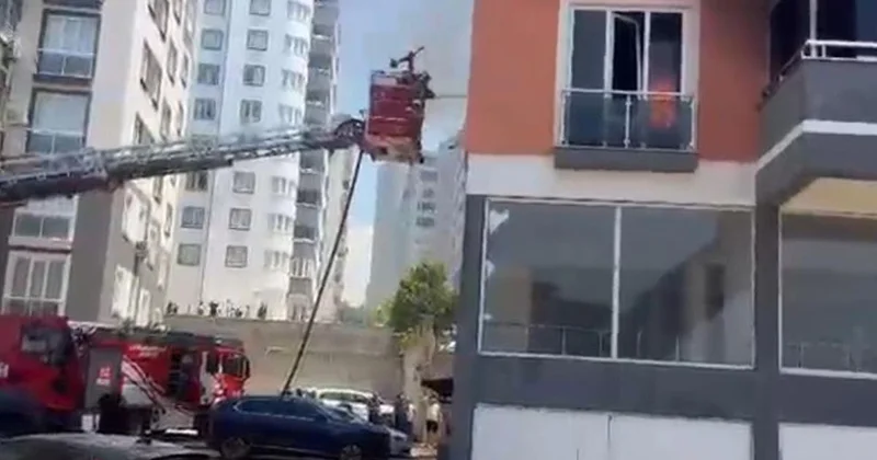 Kahramanmaraş ta bir binada çıkan yangında ilk belirlemelere göre 2 kişi hayatını kaybetti, yaralılar var