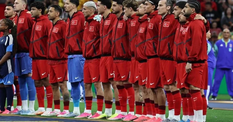 Galatasaray ı reddeden milli futbolcu kararını verdi! Yeni sözleşme imzalıyor