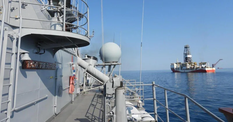 Sondaj gemilerimiz TCG Turgutreis in korumasında