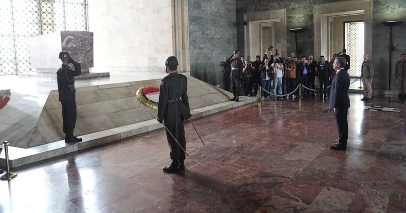 Son dakika: YENİ Parti Genel Başkanı Özgür Özel, PM ve YDK üyeleriyle birlikte Anıtkabir i ziyaret etti Son dakika haberleri