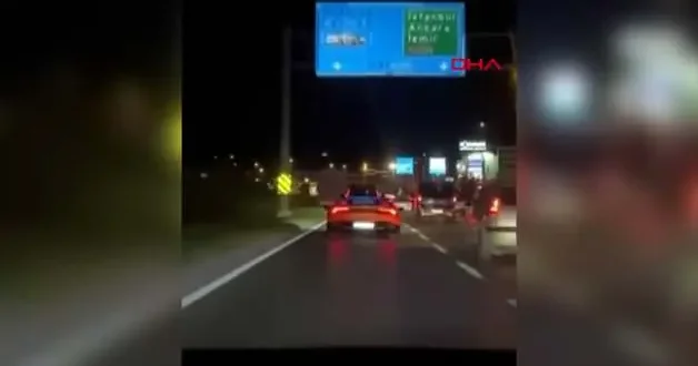 Lüks otomobilin trafikteki tehlike şovu kazayla bitti: O anlar kamerada!