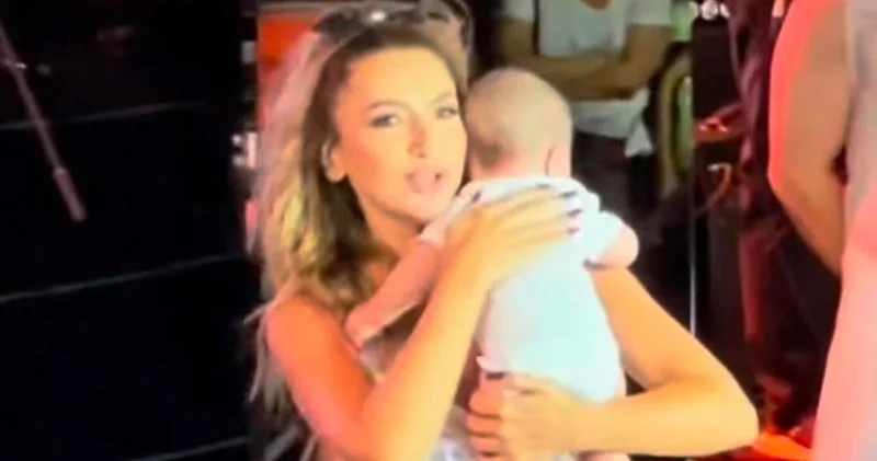 Hadise den Didim konserinde bebeğe beşibiryerde sözü
