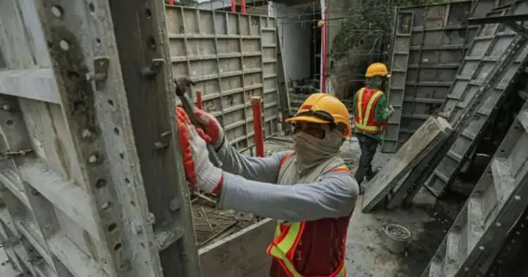 Duvarın arkasından 54 Milyon liralık hazine çıktı! İşçilere kalan pay dudak uçuklattı