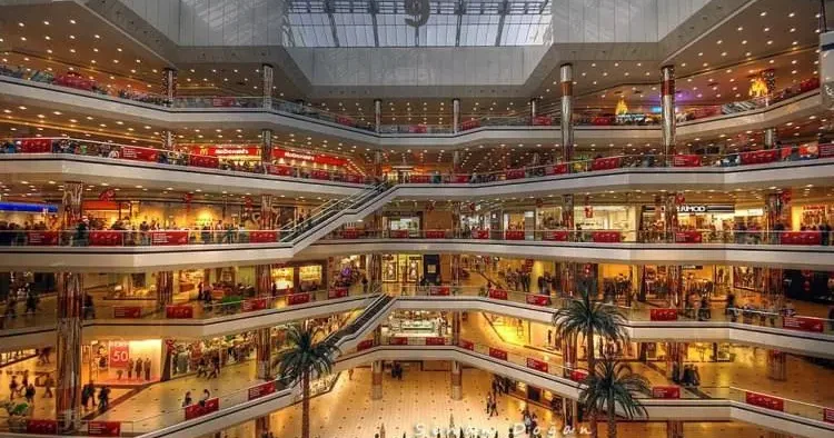Fiyatları dudak uçuklattı! AVM nin bir günlük kira geliri...