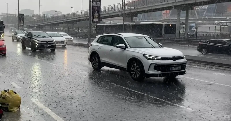 İstanbul da sağarak yağmur etkisini sürdürüyor