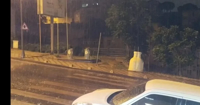 Meteoroloji uyarmıştı! İstanbul da sağanak yağış etkili oluyor