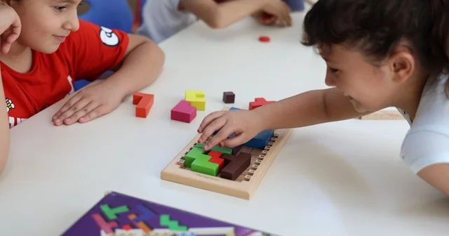 Minikler akıl oyunlarıyla hem eğleniyor hem öğreniyorlar Aydın Haberleri Habertürk Yerel Haberler