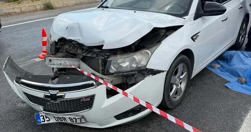 İzmir’de iki araç çarpıştı: Ölü ve yaralılar var