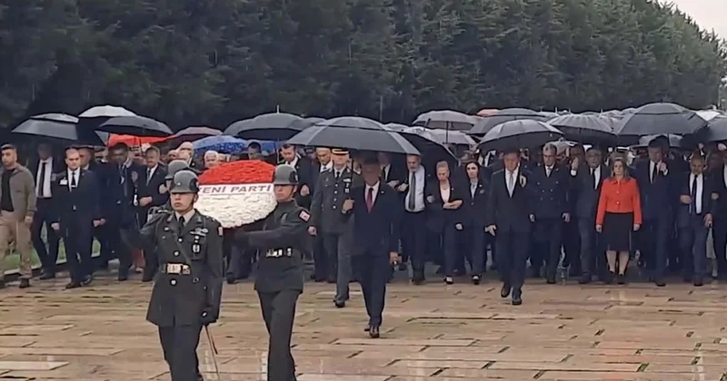 Özgür Özel den ilk ziyaret: Yeni Parti Anıtkabir de Ata nın huzurunda Sözcü Gazetesi