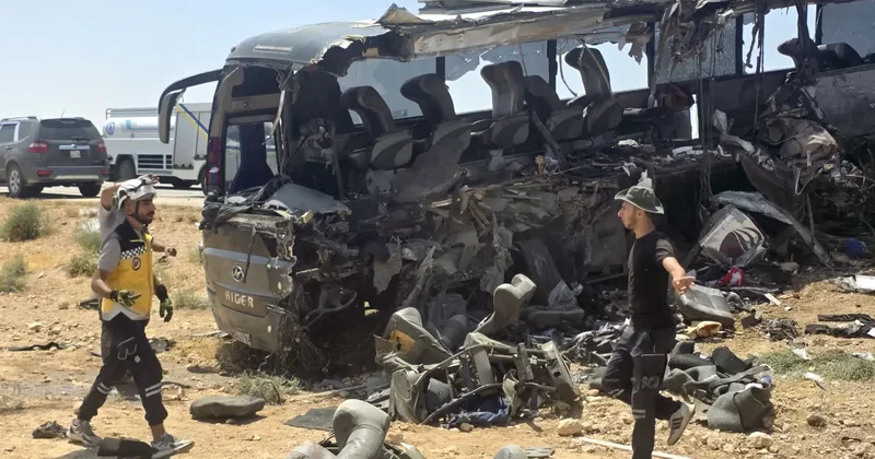 Suriye’de feci otobüs kazası: 35 kişi hayatını kaybetti